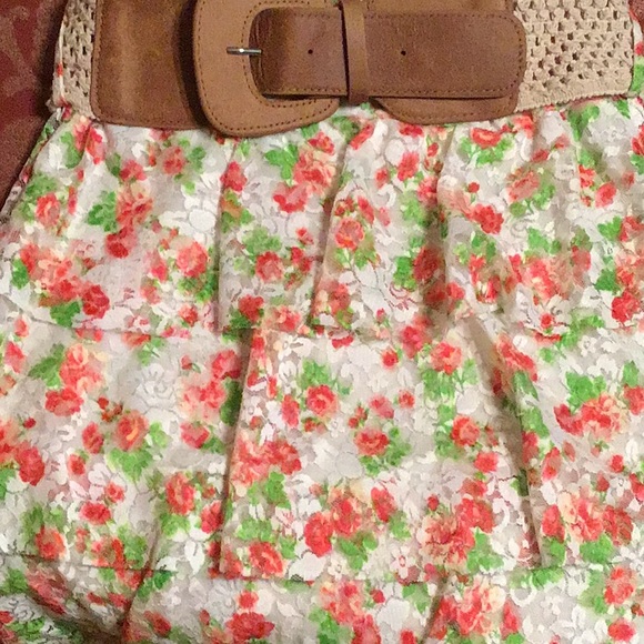 DEB strapless flowered 3 tiered ruffle lace top, S - Picture 3 of 4